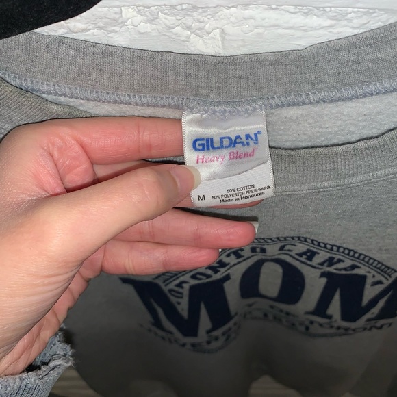 Vintage Guildan “University of Toronto Mom Crewneck” - Picture 3 of 6